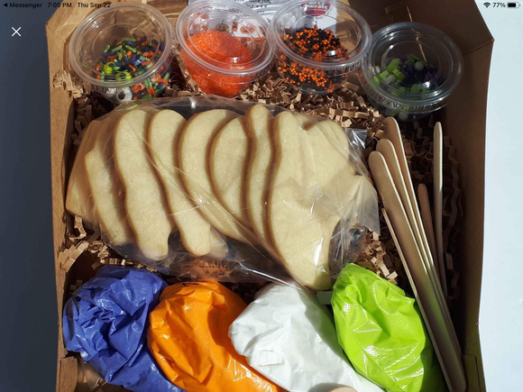 COOKIE DECORATING KITS