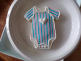 blue and pink striped gender reveal cookies by 23sweets.com with gender reveal colour inside