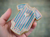 blue and pink striped gender reveal cookies by 23sweets.com with gender reveal colour inside