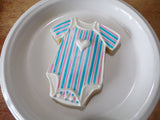 blue and pink striped gender reveal cookies by 23sweets.com with gender reveal colour inside