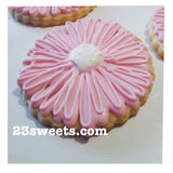 Decorated pink daisy sugar cookies, 23sweets.com