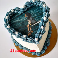 Heart cake 6” Cake with buttercream frosting in heart shape