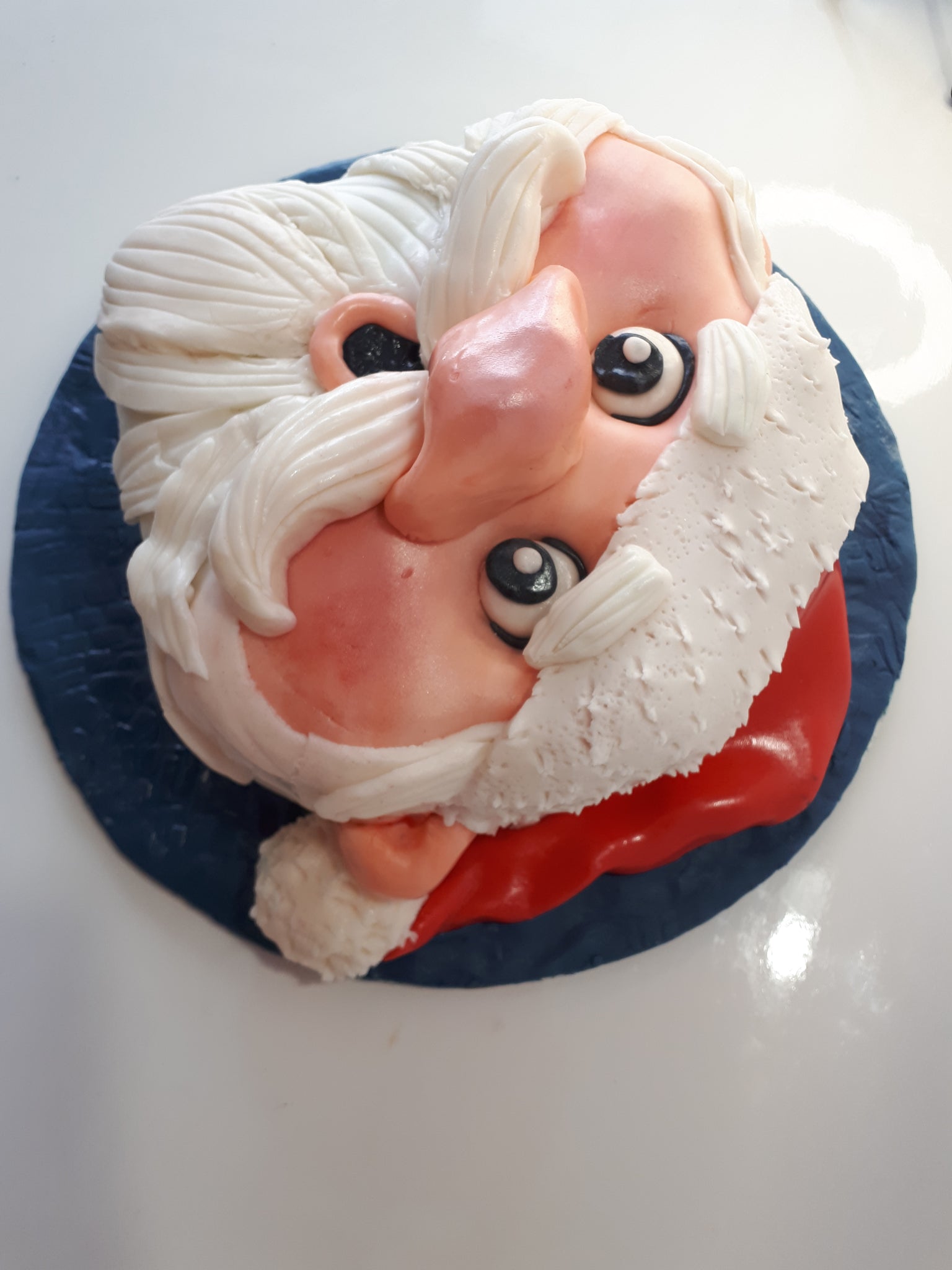 SANTA CLAUS CAKE | Christmas cake decorating has never been such fun! By:  Hai Nguyen Nice Cake | By MetDaan Cakes | Facebook